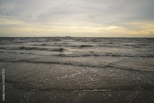 Fototapeta Naklejka Na Ścianę i Meble -  Picture of the sea when it is about to rain.