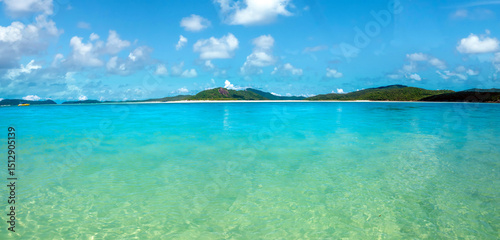 Fototapet The crystal clear turquoise waters of Whitehaven Beach, Whitsunday Island, Queen