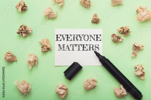 Konstfotografi Piece of paper with the word everybody matters written on it