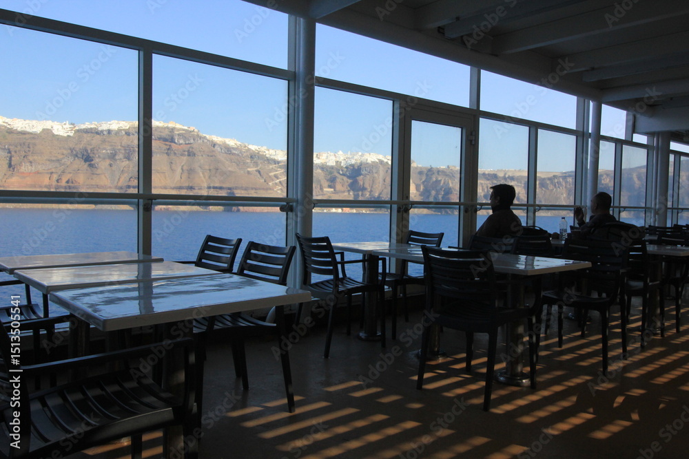 Fototapeta premium arrival to Santorini - volcano island