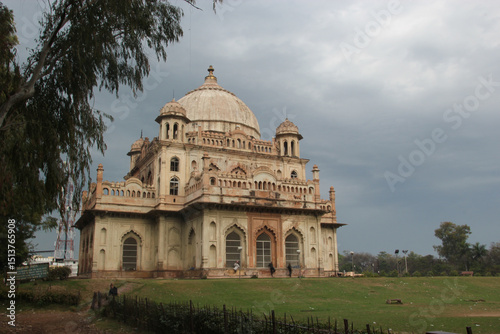 Tomb of Saadat Ali Khan photo