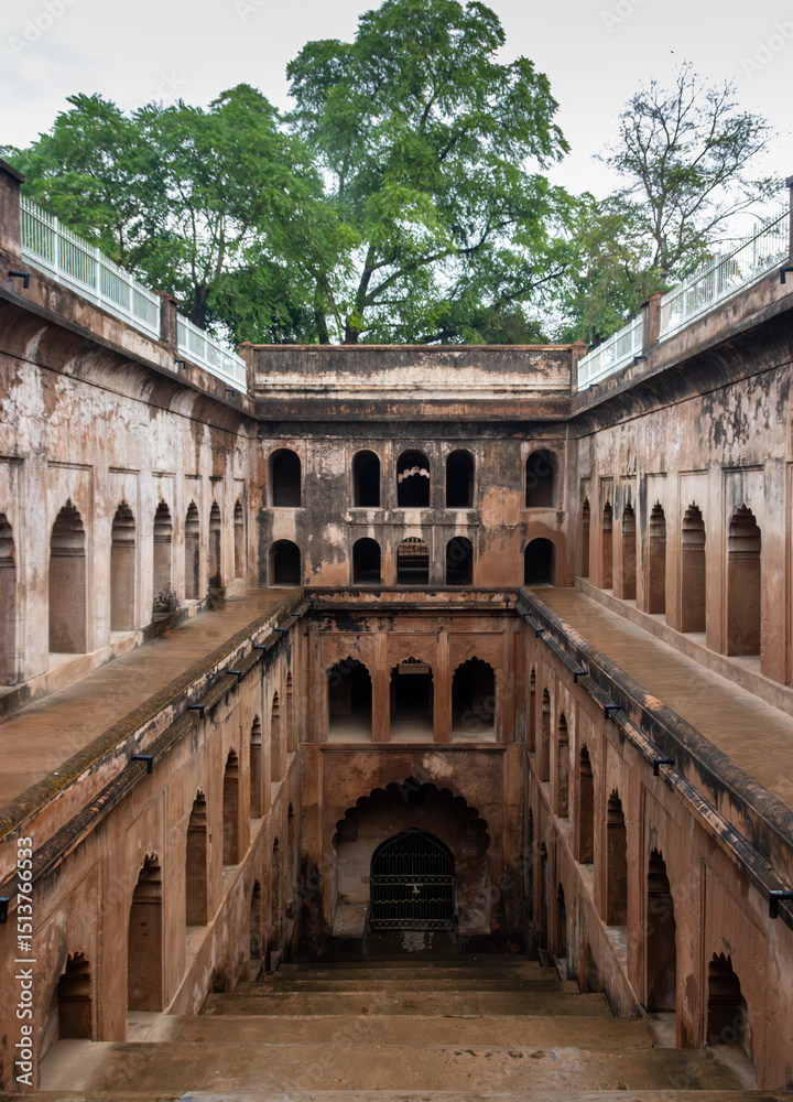 Obraz premium Ancient Stepwell with Arched Galleries