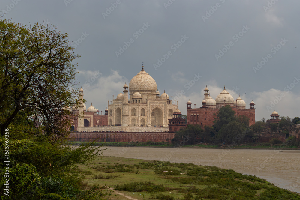 Fototapeta premium Taj Mahal Riverside Panorama