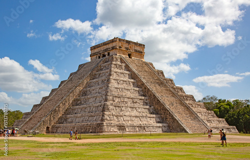 Chichen-Itza photo