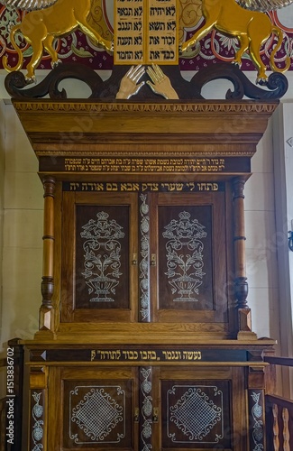 Fotografie A richly decorated wooden cabinet for storing Torah scrolls in the reconstructed