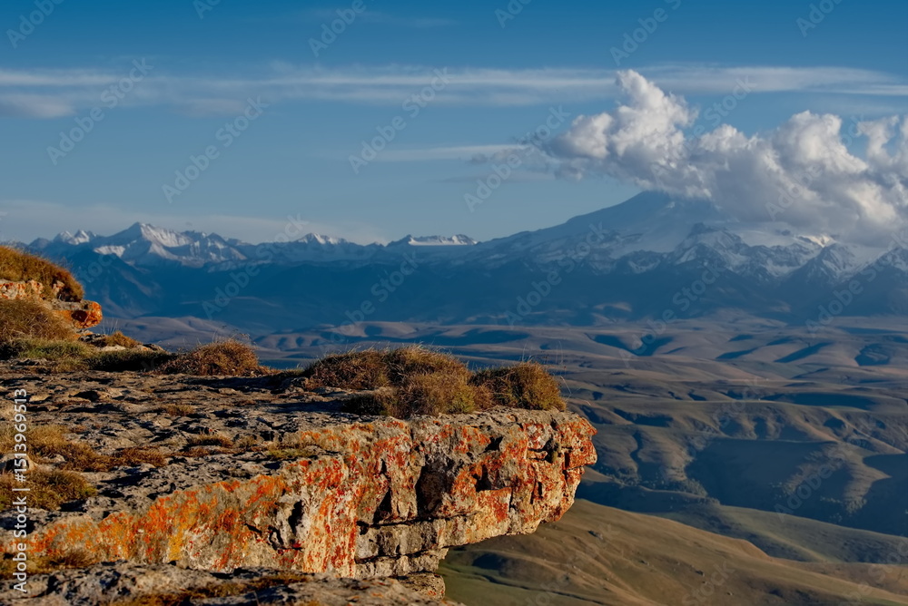 Fototapeta premium Russia, the Elbrus region. Stunning dawn view of the Caucasus mountains from the cliffs of the Bolshoy Bermamyt plateau.