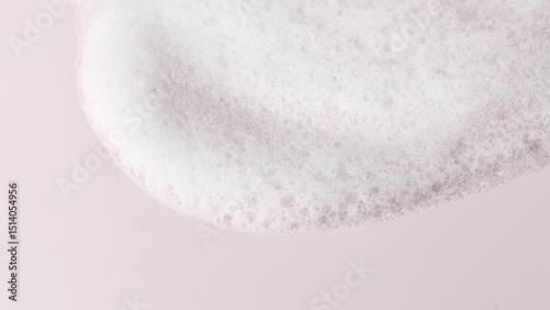 Foto Cosmetic foam smear on pastel pink background, minimal beauty texture