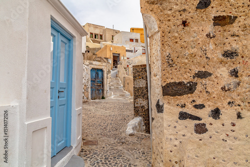 Fototapeta Naklejka Na Ścianę i Meble -  Santorini Alleyway