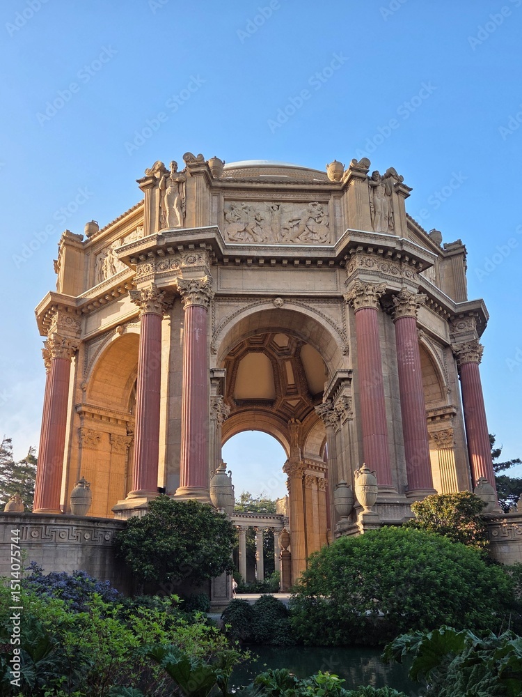 Obraz premium A captivating view of the Palace of Fine Arts in San Francisco, California