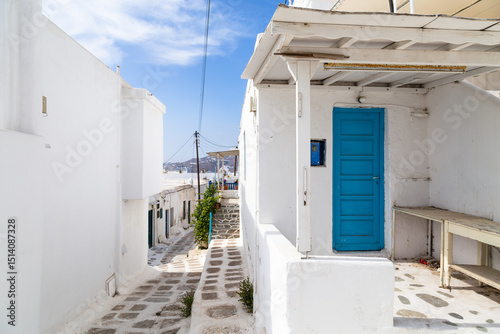 Fototapeta Naklejka Na Ścianę i Meble -  Mykonos Alleyway