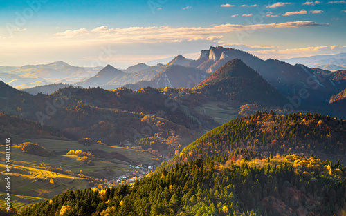 Fototapeta Naklejka Na Ścianę i Meble -  Mountain landscape in the Pieniny National Park at the foot of the Tatra Mountains