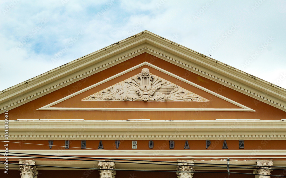 Obraz premium Fronton of the facade of the Teatro da Paz in the city of Belém, capital of the state of Pará, northern Brazil