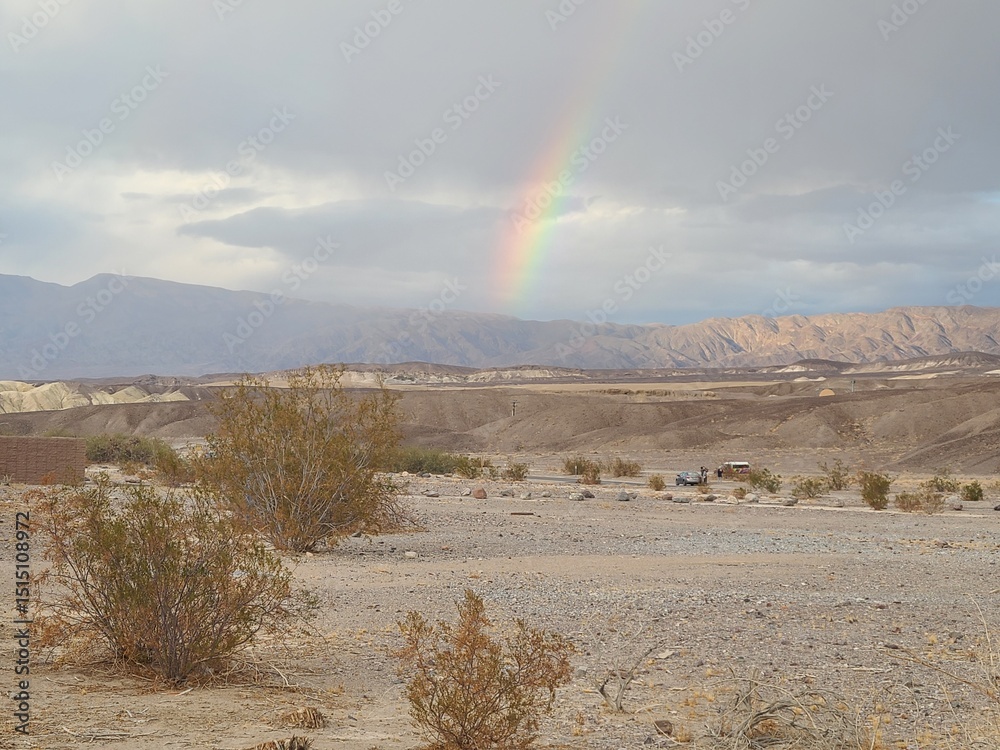 Φωτογραφία The edge of a rainbow in the desert at Death Valley, California
