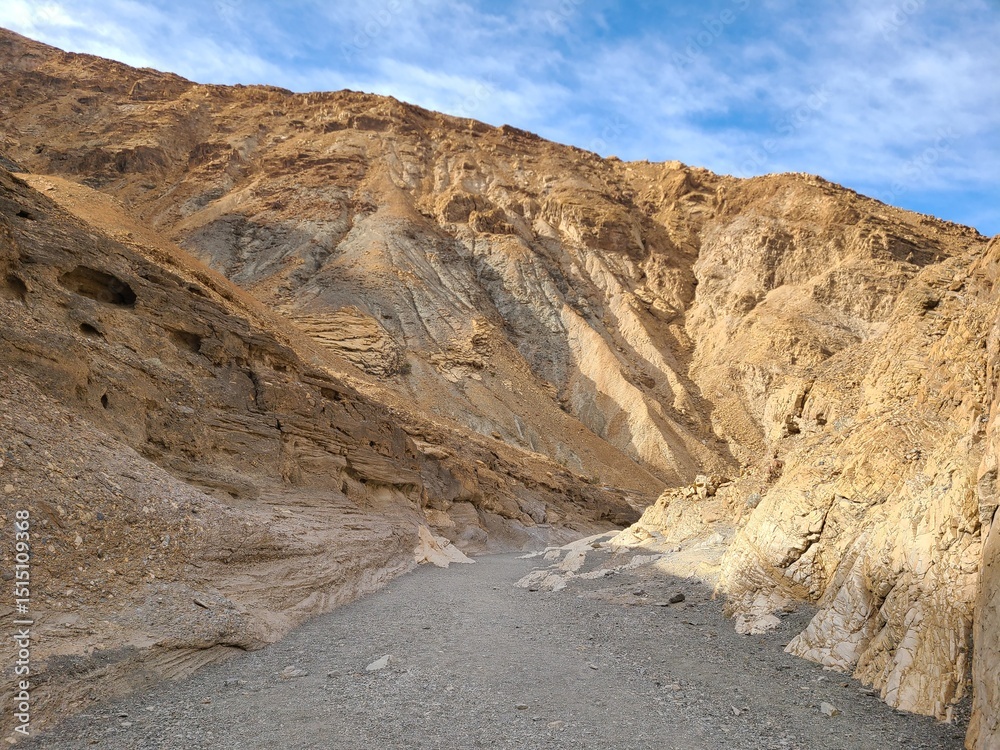 Φωτογραφία Mosaic Canyon is a popular 4 mile round trip hike through the slot canyon featur