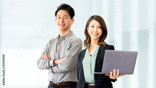 男女2人のビジネスチームワークイメージ