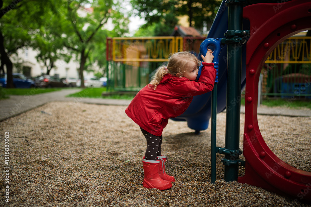 Obraz premium Little girl playing on outdoor playground