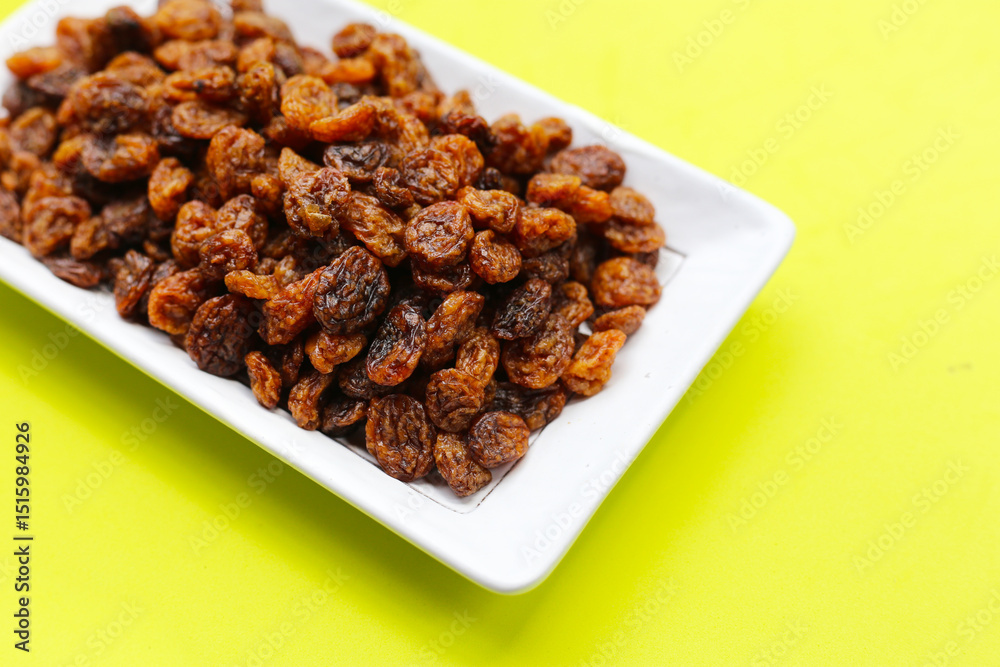 Obraz premium Dried golden raisins, Australian-dried fruits sultanas, sweet and chewy.