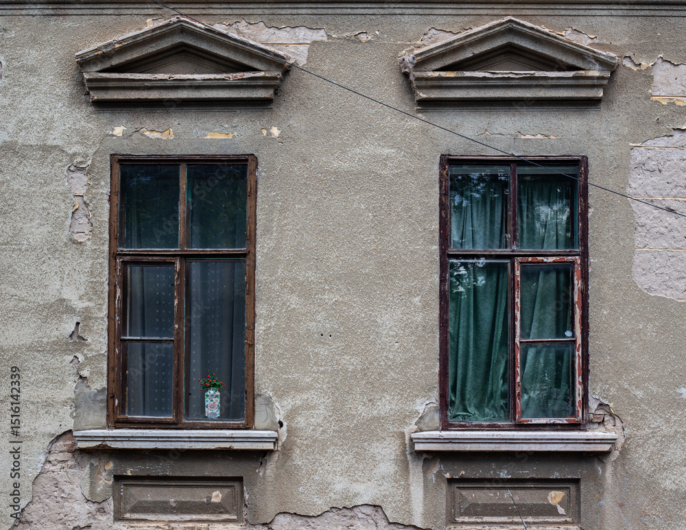 Obraz premium old window with shutters
