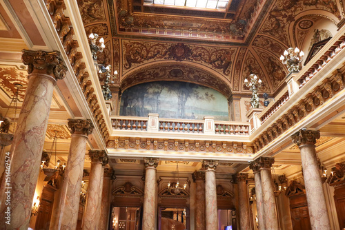 Foto The iconic Monte Carlo Casino in Monaco, showcasing grand architecture, ornate design, and Riviera opulence