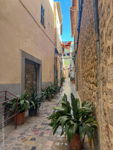 Photography Wandering through the charming streets of Spain, from Barcelona to Granada—fille