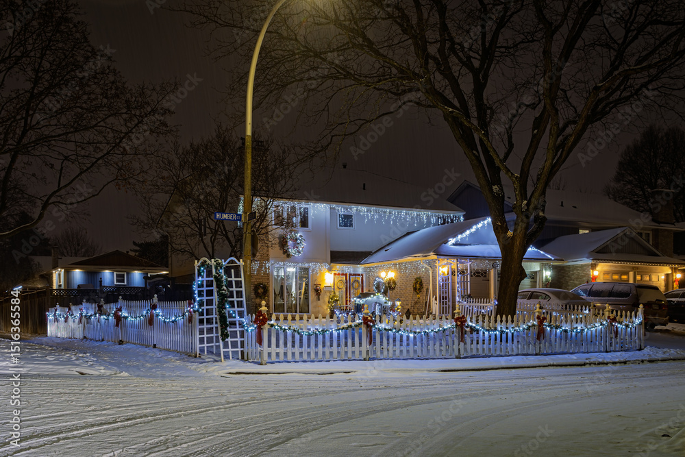 Obraz premium Illuminated houses, Christmas trees and inflatables in night, Burlington, Ontario, Canada.