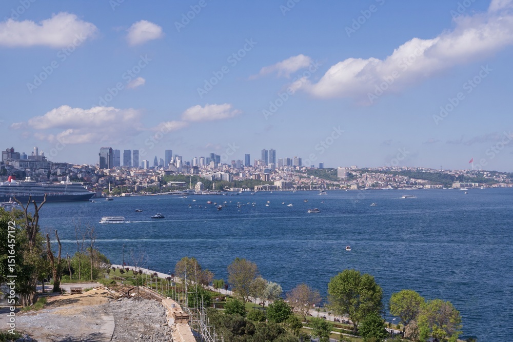 Fototapeta premium Beautiful view of Bosphorus Strait from Topkany Palace observation deck on a sunny day