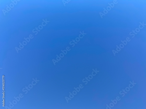 東京の青空。微妙なグラデーション。春。