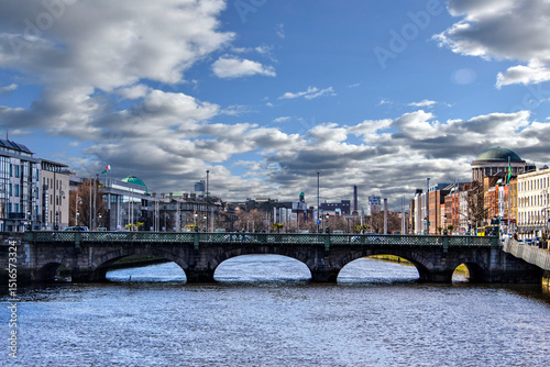 Puente y cúpulas sobre el Liffey
Bridge and Domes over the Liffey photo