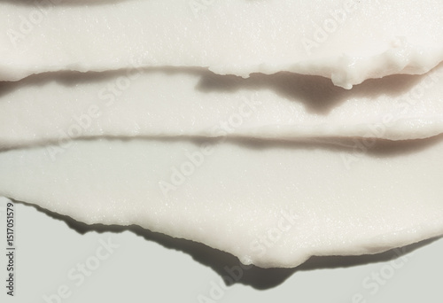Foto Cosmetic product texture swatch of white exfoliator scrub for lips (or lip mask