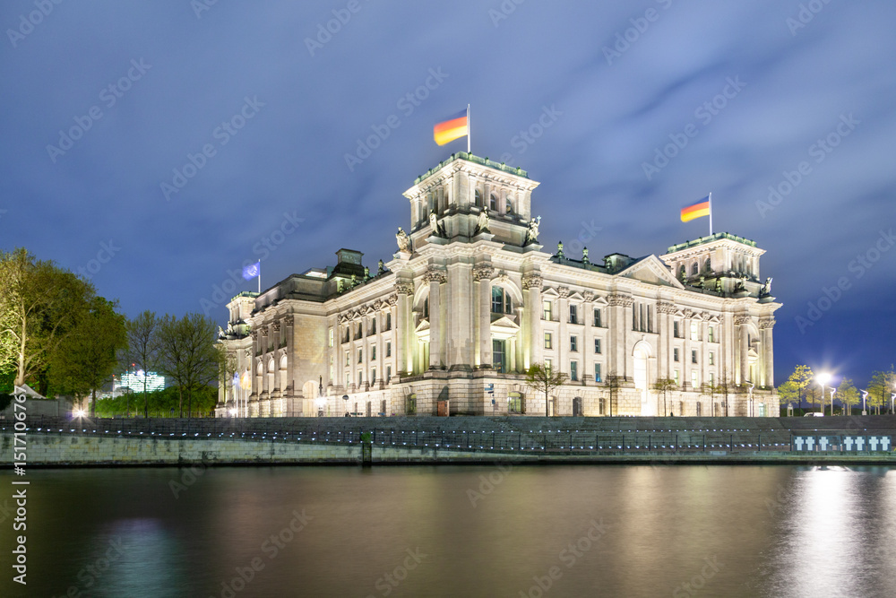 Fototapeta premium view of Reichstag in Berlin by night