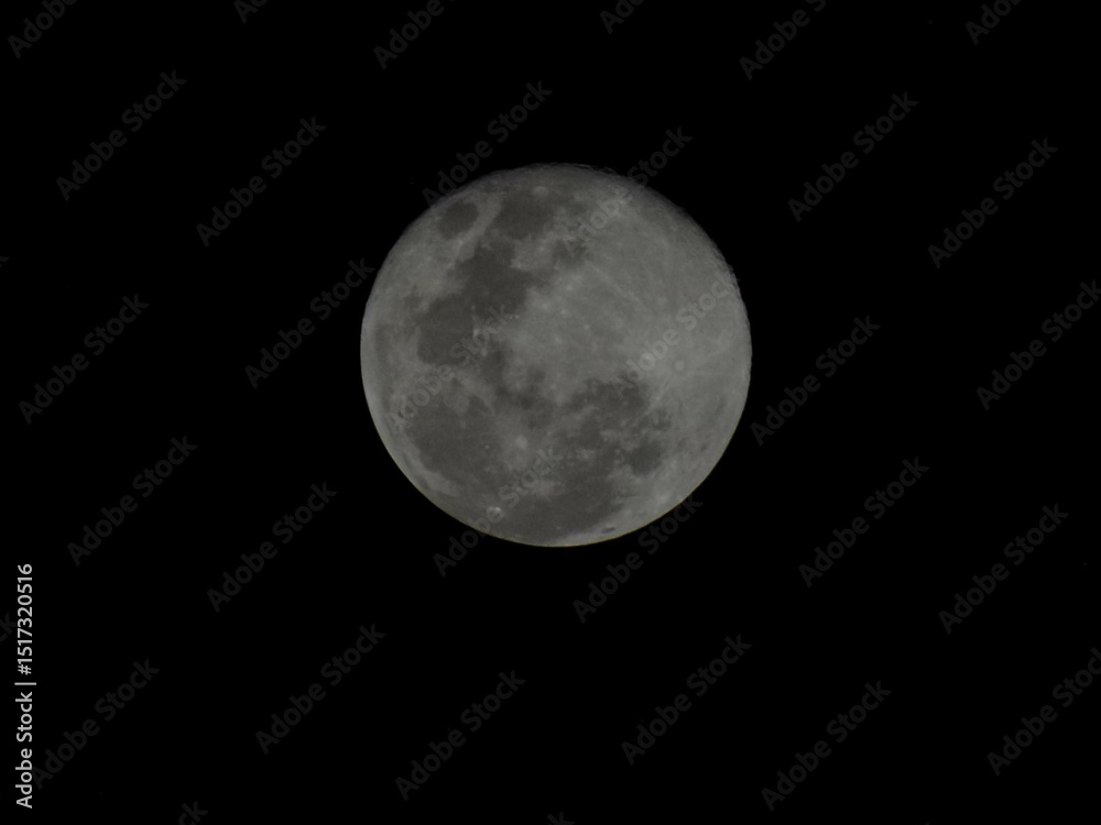 Obraz premium full moon on black background