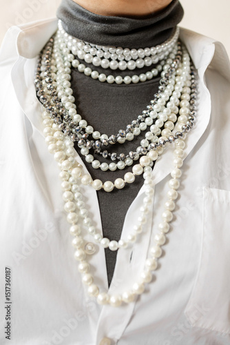 Neck jewelry 