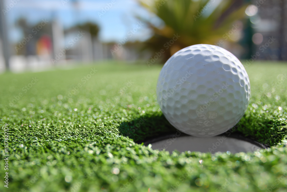 Naklejka premium Minigolf - putt for the last few inches to hole