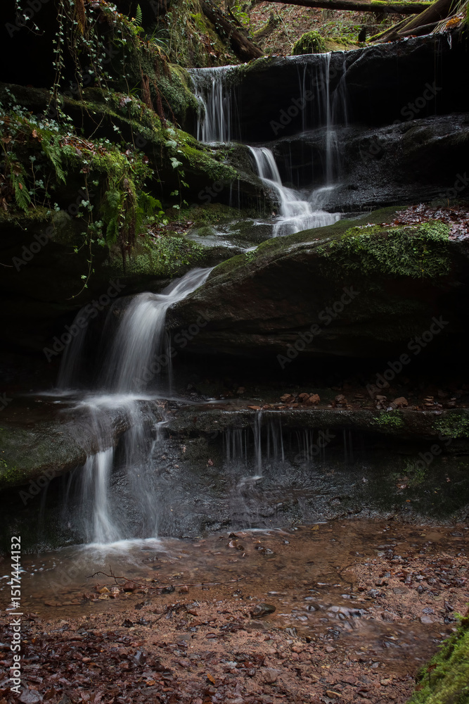 Obraz premium Water flowing over rocks at Hexenklamm
