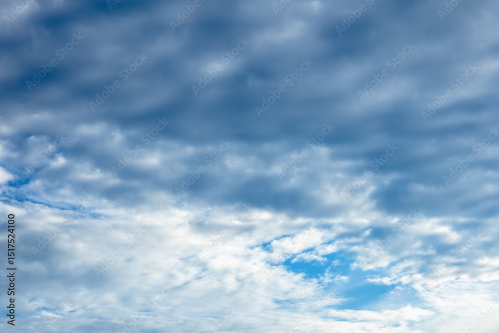 Obraz premium Atmospheric Sky with Overcast Clouds