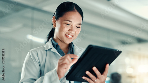 Wallpaper Mural Scientist, woman and tablet with smile at lab for progress report, review and scroll for medical research. Person, happy and digital touchscreen with application for results for pharmaceutical study Torontodigital.ca
