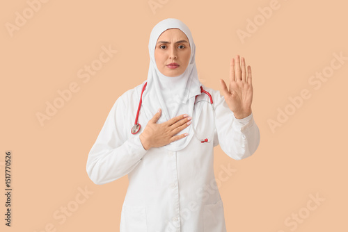 Female Muslim doctor in hij...