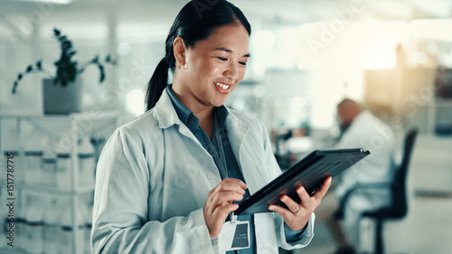 Wallpaper Mural Scientist, woman and typing with tablet at lab for progress report, review and happy for medical research. Person, smile and digital touchscreen with application for results for pharmaceutical study Torontodigital.ca