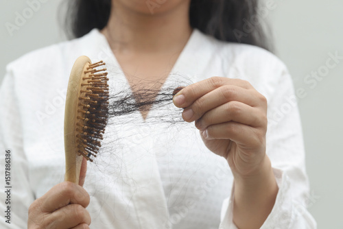 Tableau sur toile Women with hair loss dryness and frizziness.