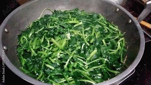 method of removing bacteria and germs from kale by blanching it briefly with boiling water