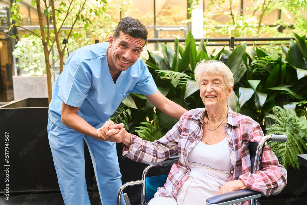 Φωτογραφία Senior caregiver assisting elderly woman in wheelchair in a garden setting