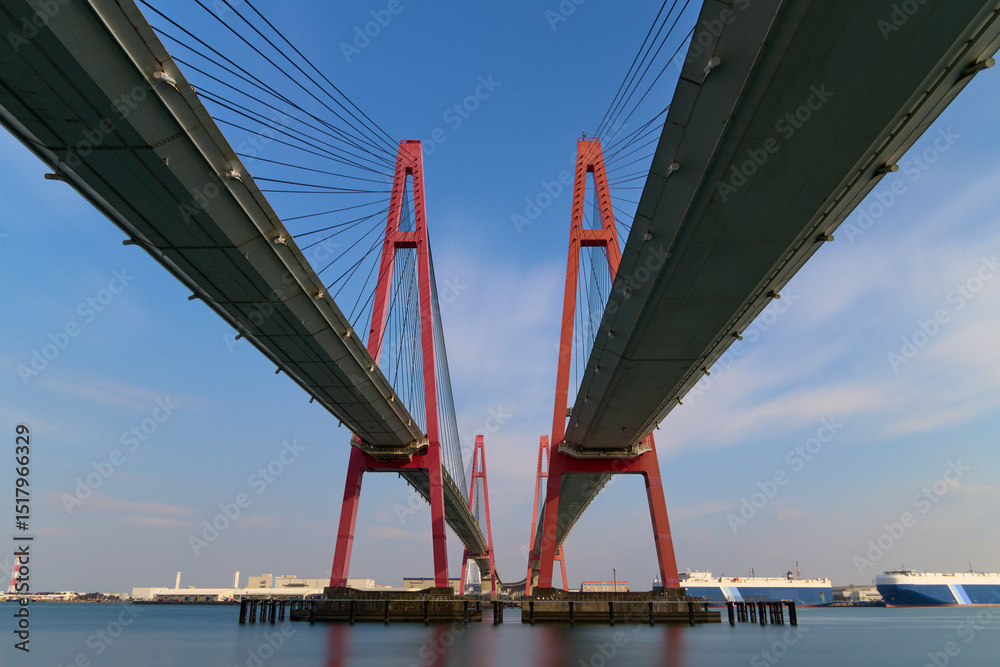 Fototapeta premium 【長時間露光】海上から見た名港西大橋、名港トリトン
