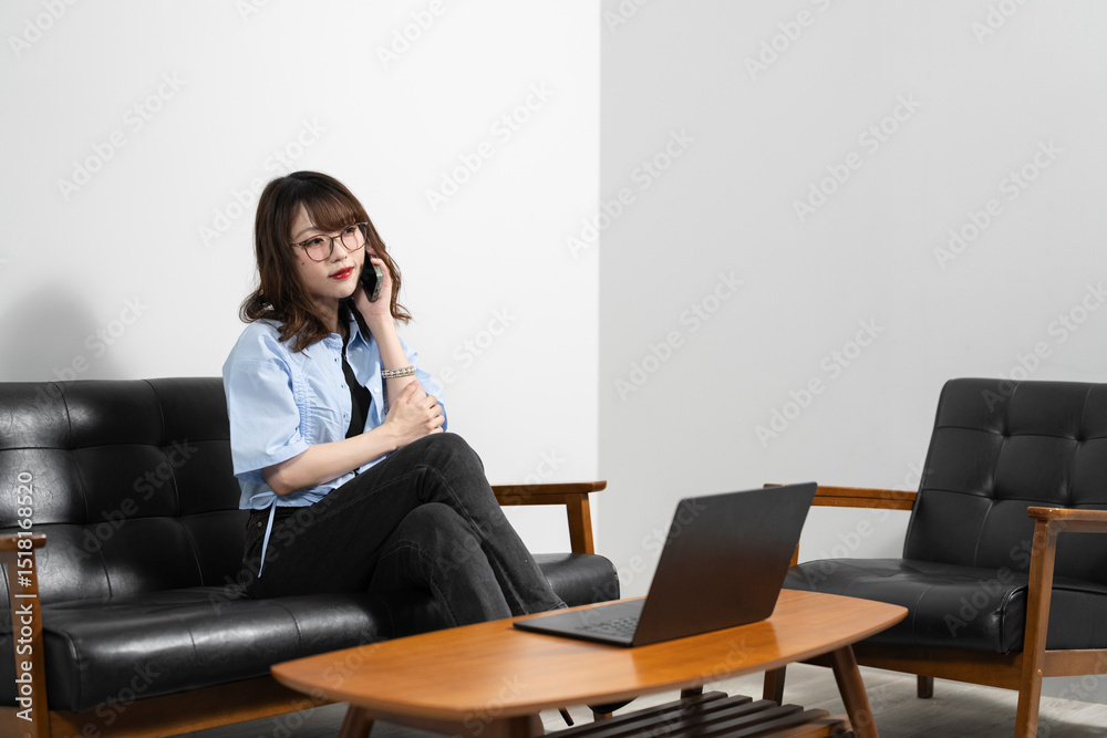 Obraz premium 仕事をする女性