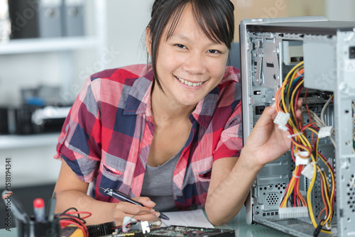 Wallpaper Mural happy woman working in non-traditional jobs Torontodigital.ca