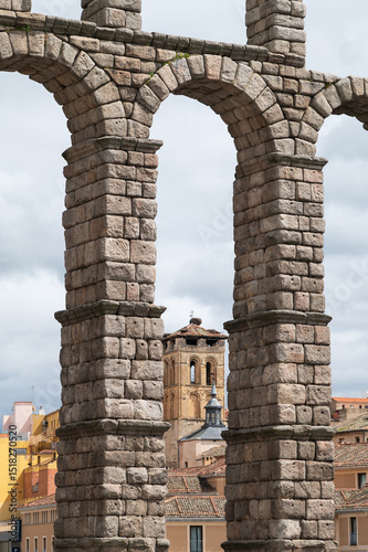 Acueducto de Segovia, obra de ingenieria hidraulica romana, monumento nacional en España.