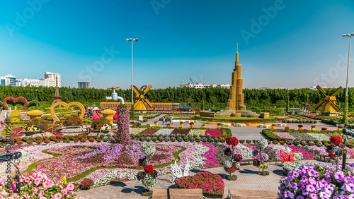 Quadro em tela Dubai miracle garden timelapse with over 45 million flowers in a sunny day, Unit