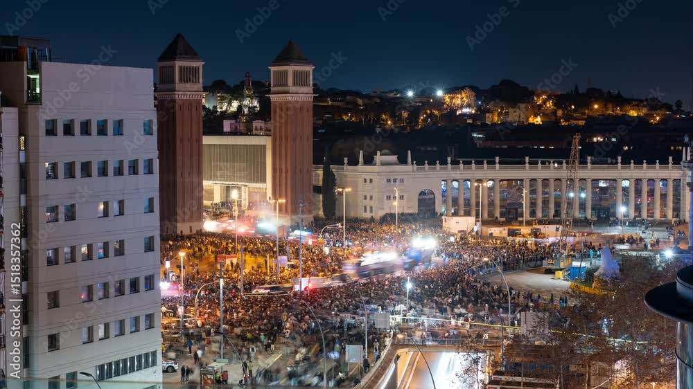 Barcelona Plaça Espanya Timelapse: Three Kings' Day parade, crowds, illuminated buildings. Night, vibrant Spanish celebration.