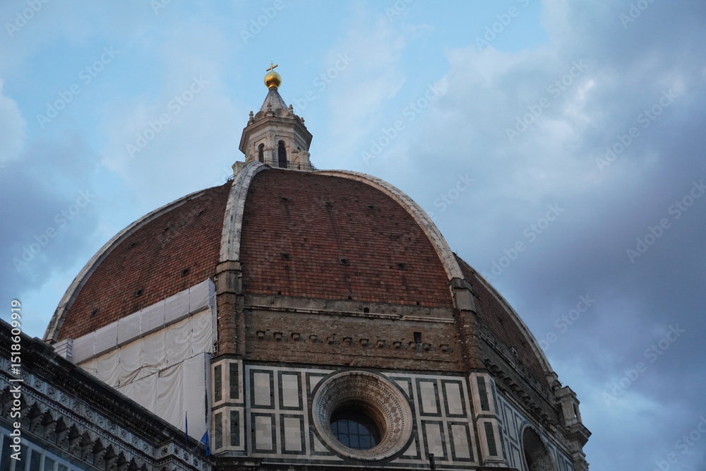 Fototapeta premium The magnificent dome of the Duomo di Firenze