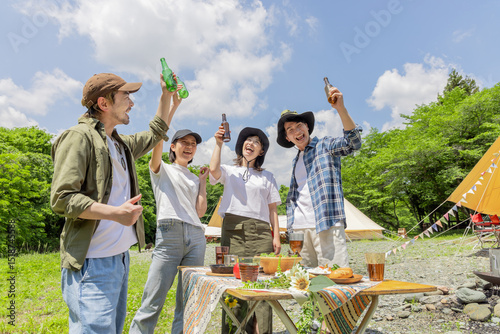 Cuadro en lienzo キャンプ　乾杯をする男女