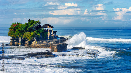 Tableau sur toile Tanah Lot Temple in Bali Island Indonesia.